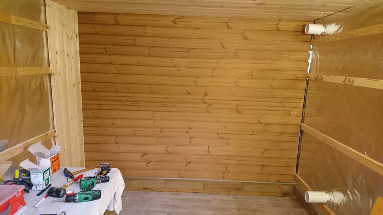 hintere wand mit "thermo kiefer" -> sehr rauchiger geruch